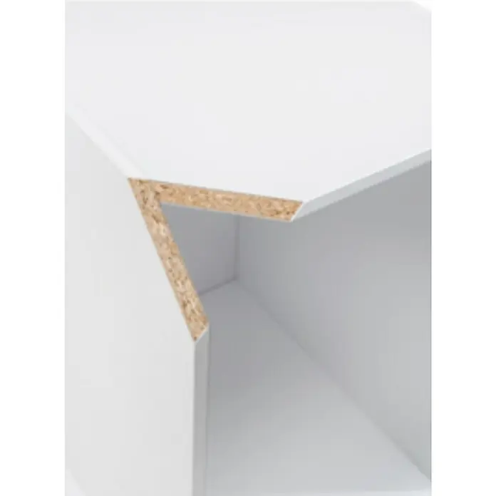 Mueble alto de cocina casco - An x Pr x Al: 45 x 33 x 70 cm - Primer plano de un estante blanco, destacando la composición del material y los ángulos agudos del diseño.