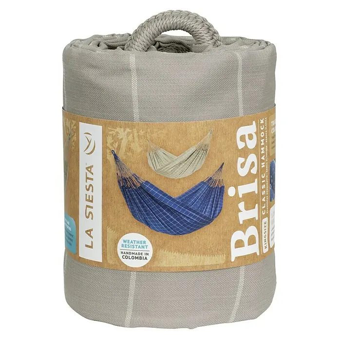 La Siesta Hängematte Brisa Kingsize - L x B: 400 x 180 cm, Almond - Nahaufnahme einer verpackten La Siesta Brisa Kingsize Hängematte in Grau mit weißem Streifenmuster.