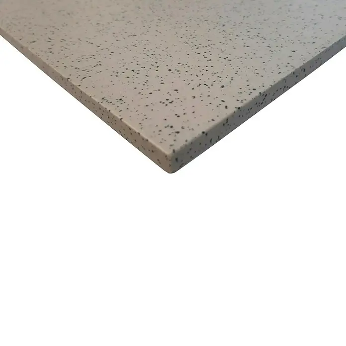 Feinsteinzeugfliese Pompei - 30 x 30 cm, Sand, Matt - Detailaufnahme einer robusten Arbeitsplatte mit gesprenkeltem Muster, ideal für Küche oder Bad, in hellem Grau.