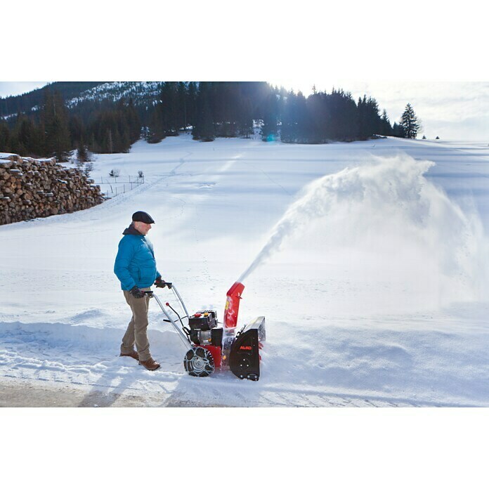 AL-KO Benzin-Schneefräse SnowLine 560 II4 kW, Arbeitsbreite: 56 cm Use Shot