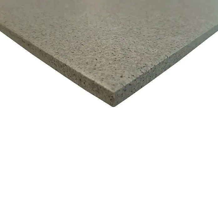 Feinsteinzeugfliese Cefalu - 30 x 30 cm, Grau, Matt - Nahaufnahme einer grauen, gesprenkelten Arbeitsplatte. Perfekt für moderne Küchen und Badezimmer, bietet sie Stil und Funktionalität.