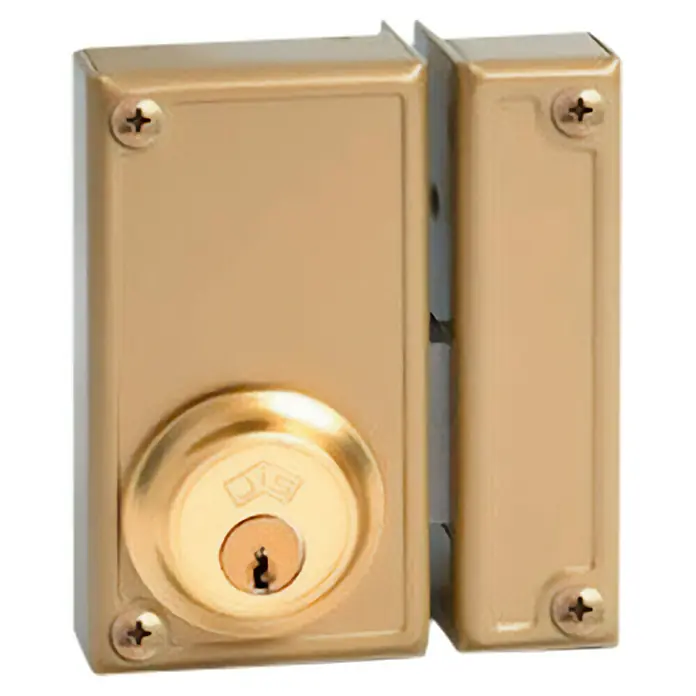 JiS Cerradura con cerrojo 33-6 - Tipo de bloqueo: Cerradura de bombín, DIN-Izquierda, Puerta exterior - Primer plano de una cerradura de sobreponer dorada con ojo de cerradura y tornillos en las esquinas.