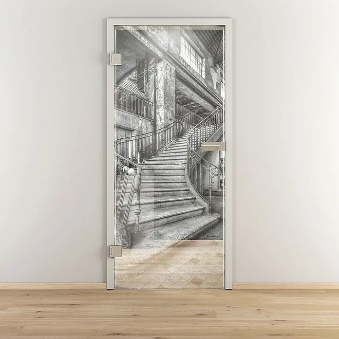 Diamond Doors Glasdrehtür 616 - 709 x 1.972 mm, DIN Anschlag: Links, Einscheibensicherheitsglas (ESG) - Schiebetür mit einem Schwarz-Weiß-Druck einer alten Treppe, der dem Raum einen Vintage-Touch verleiht. Hochwertiges Design für moderne Interieurs.