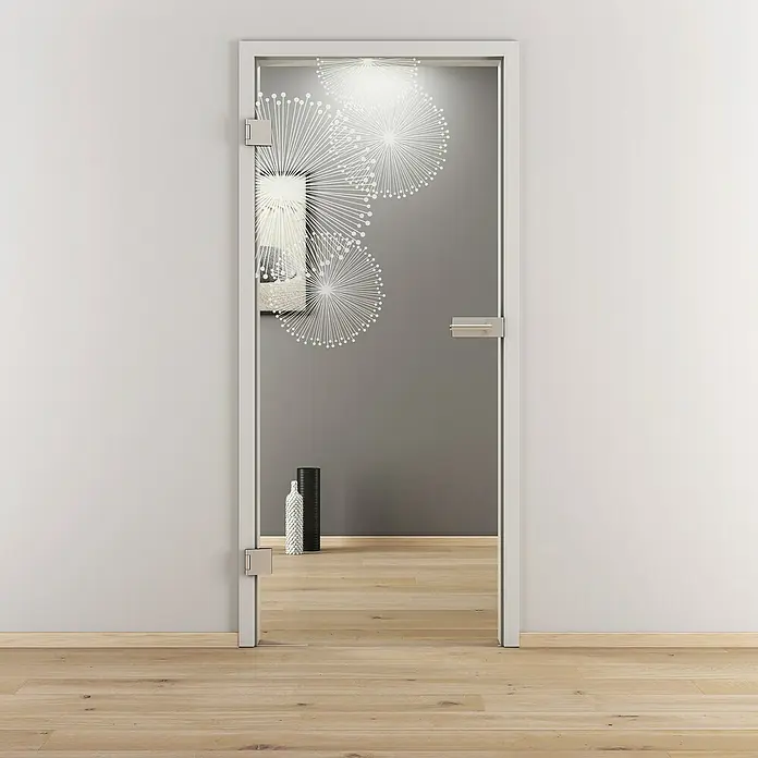 Diamond Doors Glasdrehtür 507 - 959 x 1.972 mm, DIN Anschlag: Links, Einscheibensicherheitsglas (ESG) - Elegante Glastür mit dekorativem Design. Die Tür ist geöffnet und gibt den Blick auf einen hellen Raum frei. Ideal für moderne Innenräume.