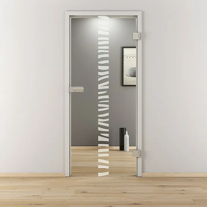 Diamond Doors Glasdrehtür 548 - 834 x 1.972 mm, DIN Anschlag: Rechts, Klarglas - Elegante Glastür mit abstraktem Streifenmuster. Die Tür ist mit einem silbernen Griff und Beschlägen versehen.