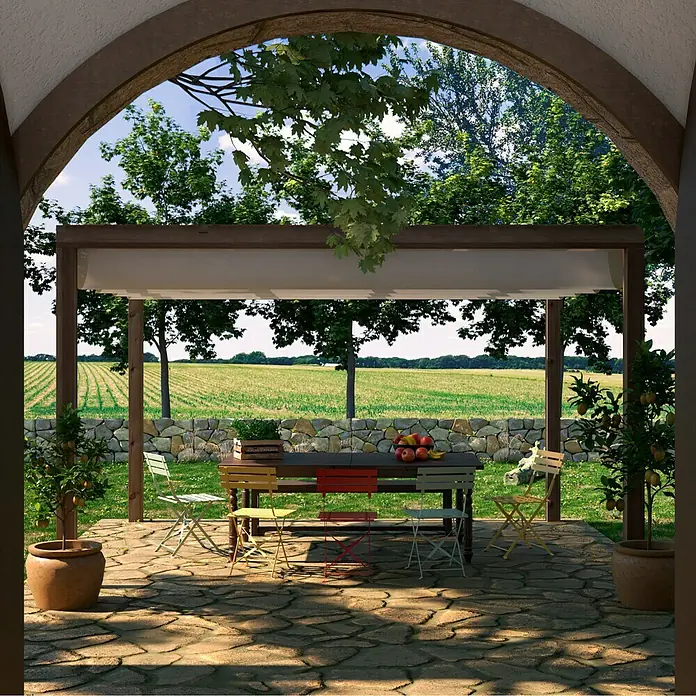 Pérgola con toldo corredero Green - L x An: 300 x 300 cm, Marrón - Un espacio exterior acogedor con una mesa de comedor y sillas coloridas bajo una pérgola, rodeado de exuberante vegetación y naturaleza.