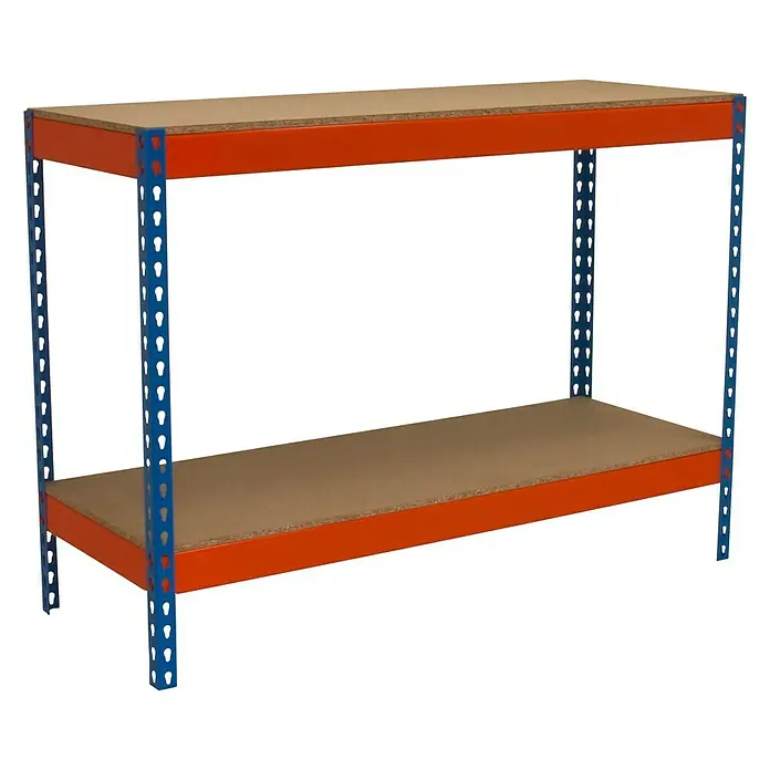 Simonrack Simonwork Werkbank Basic 2 - L x B: 90 x 120 cm, Arbeitshöhe: 90 cm, Belastbarkeit: 1.200 kg, Orange/Blau - Ein zweistufiges Schwerlastregal mit blau lackierten Metallrahmen und orangenen Regalböden aus Holzwerkstoff für Lagerzwecke.