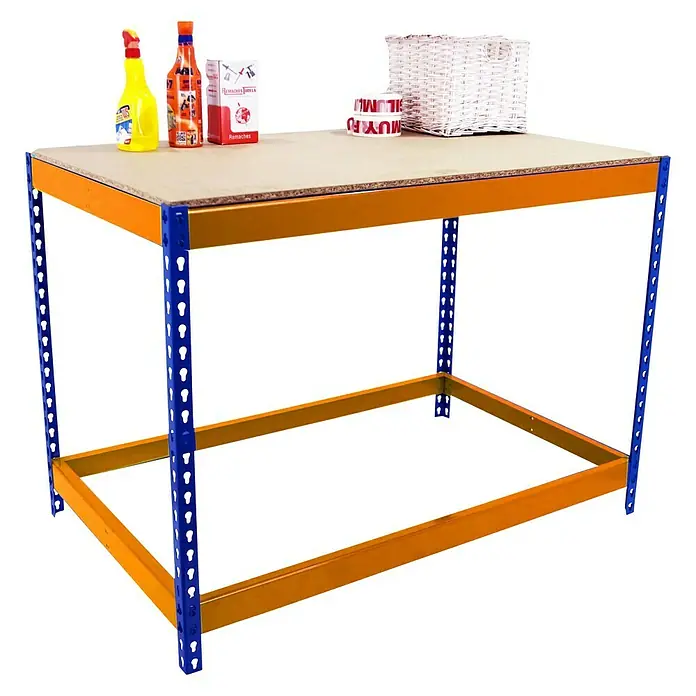 Simonrack Simonwork Werkbank Basic 1 - L x B: 45 x 180 cm, Arbeitshöhe: 90 cm, Belastbarkeit: 400 kg, Orange/Blau - Aufnahme des stabilen Werkbanktisches mit Reiniger, Flasche, Schachtel und Korb, perfekt für Werkstatt oder Hobbyraum.