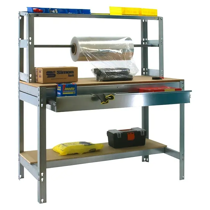 Simonrack Simonwork Werkbank BT4 Box 1500 - L x B: 76 x 151 cm, Arbeitshöhe: 144,5 cm, Belastbarkeit: 875 kg, Silber - Ein stabiler Packtisch mit Rollenhalter und Ablagefächern, ideal für Versandarbeiten und Lagerhaltung.