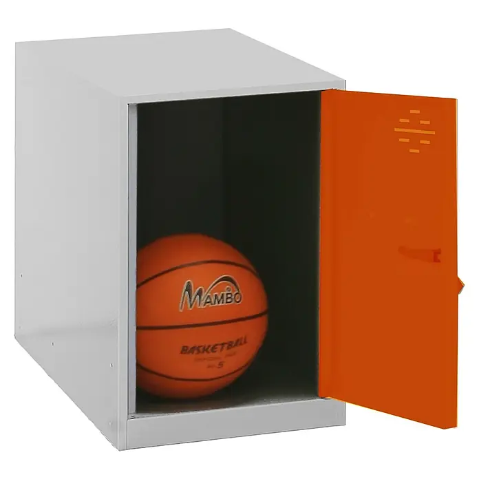 Simonrack Simonlocker Taquilla Mini - L x An x Al: 50 x 30 x 45 cm, Número de puertas: 1 ud., Gris/Naranja - Un armario abierto en blanco y naranja con una pelota de baloncesto dentro. Práctico para atletas.