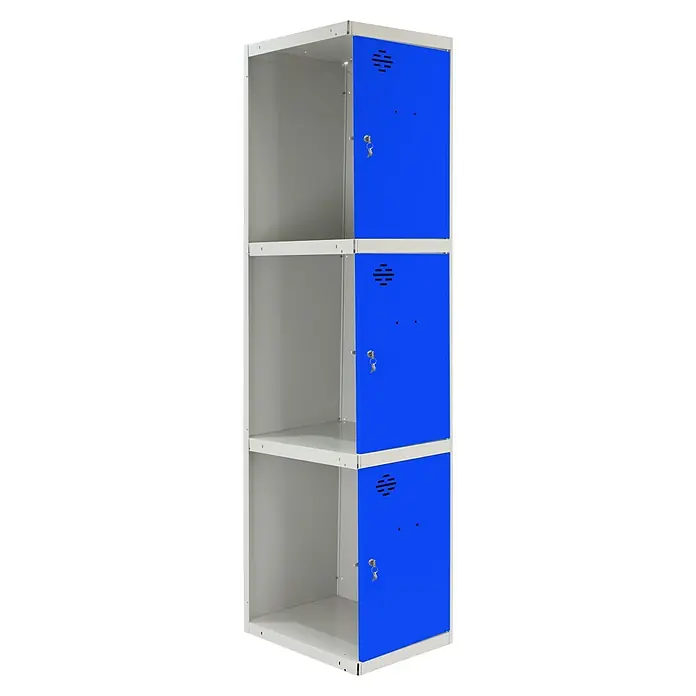 Simonrack Simonlocker Taquilla Doors Adicional Desmontada - Ancho: 30 cm, Número de puertas: 3 ud., Gris/Azul - Un armario metálico azul de tres niveles con rejillas de ventilación y llaves ofrece soluciones de almacenamiento seguras.