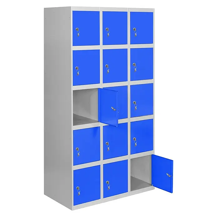 Simonrack Simonlocker Taquilla locker Prof. Doors - L x An x Al: 50 x 90 x 180 cm, Gris/Azul, Número de puertas: 15 ud. - Taquillas azules con llaves, algunas puertas abiertas. Ideal para almacenamiento seguro en escuelas y oficinas.