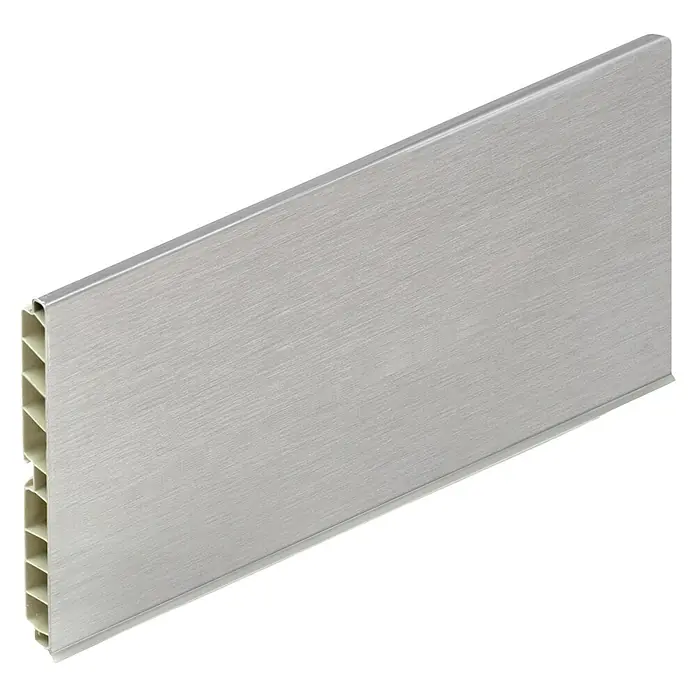 Rodapié - L x An x Al: 2,4 m x 1,3 cm x 14,4 cm, Plateado - Un perfil de zócalo moderno con aspecto de aluminio cepillado, ideal para diseños de habitaciones elegantes y acabados limpios.