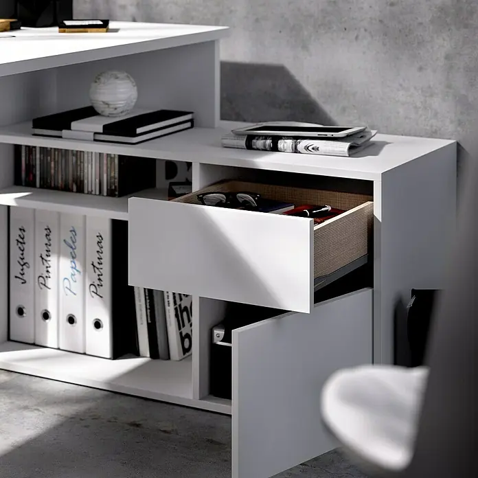 Dekit Mesa de escritorio Rox - L x An x Al: 92 x 139 x 75 cm, Blanco - Primer plano de una estantería blanca con cajones, llena de libros y material de oficina, creando un espacio de trabajo organizado.