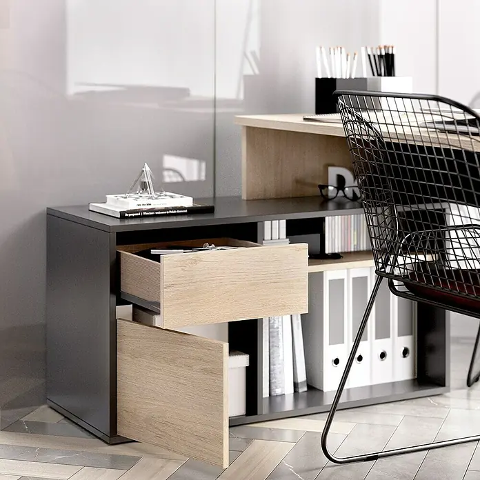 Dekit Mesa de escritorio Rox - L x An x Al: 92 x 139 x 75 cm, Natural/Grafito - Mesa auxiliar moderna gris con cajones de madera y estanterías abiertas, ideal para oficina o sala de estar, ofrece almacenamiento y diseño elegante.