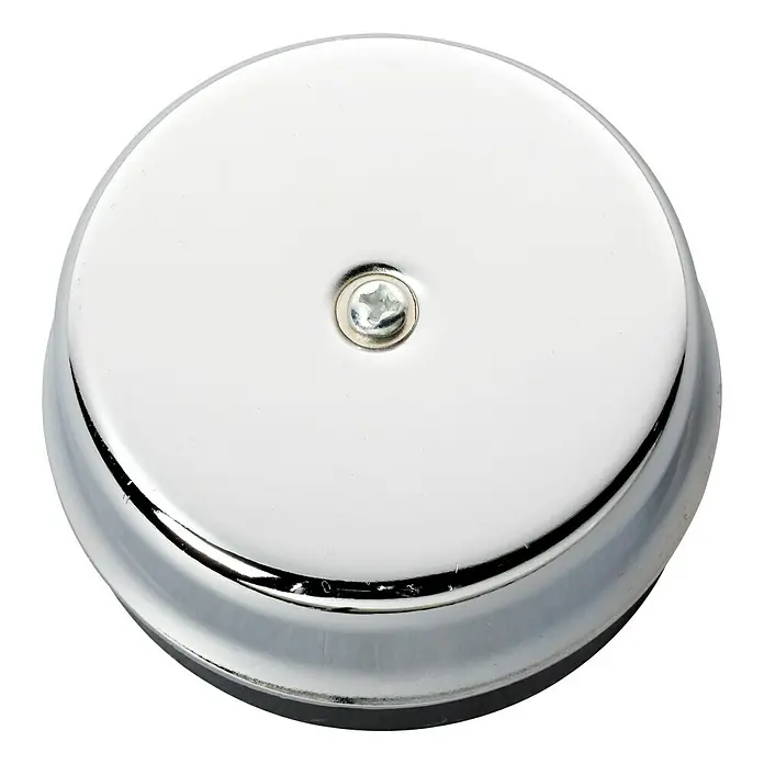 Heidemann Läutewerk Underdome - Durchmesser: 80 mm, 82 dB, Verchromt, Metall - Nahaufnahme eines glänzenden, runden Abflussstopfens aus Chrom mit einer Schraube in der Mitte.