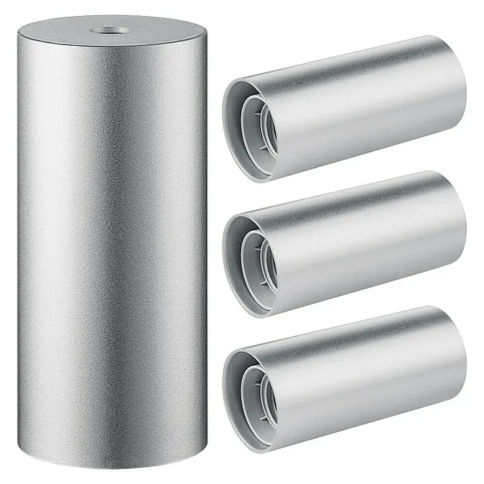 Home Sweet Home Lampenfassung - E27, Titan, Ø x H: 5 x 11 cm - Diese Aufnahme zeigt eine Nahaufnahme von vier silbernen zylindrischen Produkten. Ihre schlichte, moderne Ästhetik ist ideal für minimalistische Designs.