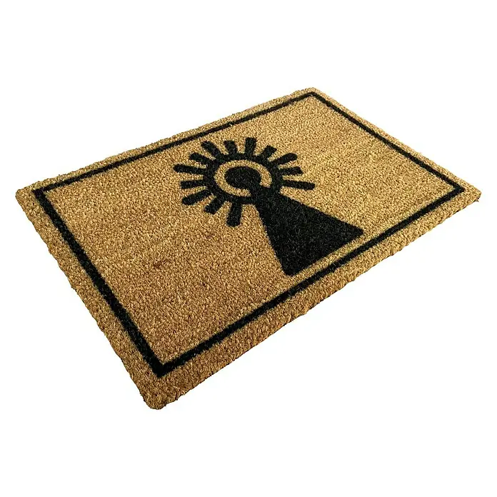 Felpudo Pilarica - 60 x 40 cm, Coco Marrón/Negro - Felpudo de fibra de coco con diseño negro de un sol con una torre. Ideal para entradas y retener la suciedad.