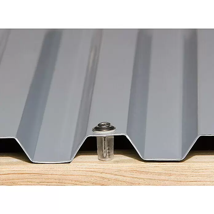 Weka Carport Optima Duo - Außenmaß inkl. Dachüberstand (B x T): 6,03 x 5,12 m, Doppelcarport, Kesseldruckimprägniert - Graues Trapezblech mit Schraube und Kunststoffabstandhalter an Holzbalken befestigt.