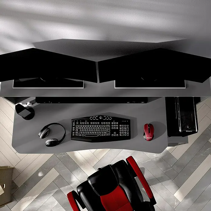 Dekit Mesa de escritorio Fosk - L x An x Al: 69 x 154 x 98 cm, Grafito - Vista superior de un escritorio gaming con dos monitores, teclado, ratón, auriculares y una torre de PC.