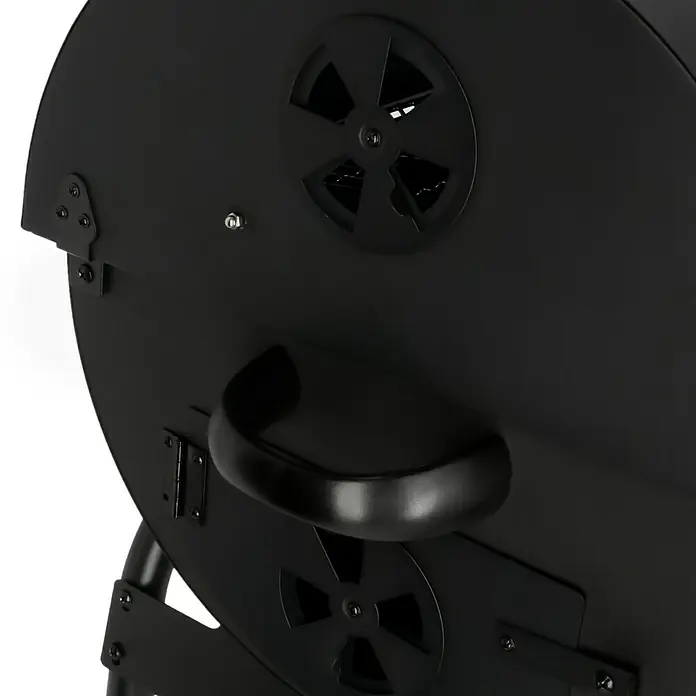 Grillstar Holzkohlegrill Grilltonne - B x T x H: 109 x 71 x 87 cm, Grillfläche (B x T): 64 x 43 cm, Schwarz - Nahaufnahme eines schwarzen Grills mit Luftlöchern und Griff, der die Details und die Konstruktion des Grills hervorhebt.