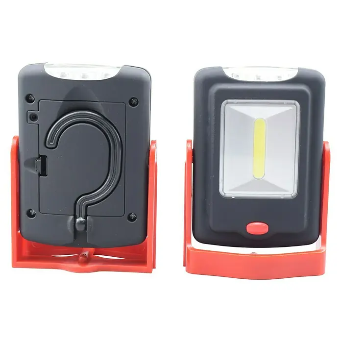 BAUHAUS Mobiles LED-Licht - Schwarz/Rot, Höhe: 97 mm, IP20 - Arbeitsleuchte mit Haken und roter Halterung, ideal für Werkstatt oder Baustelle. Die Lampe bietet helles Licht und flexible Einsatzmöglichkeiten.