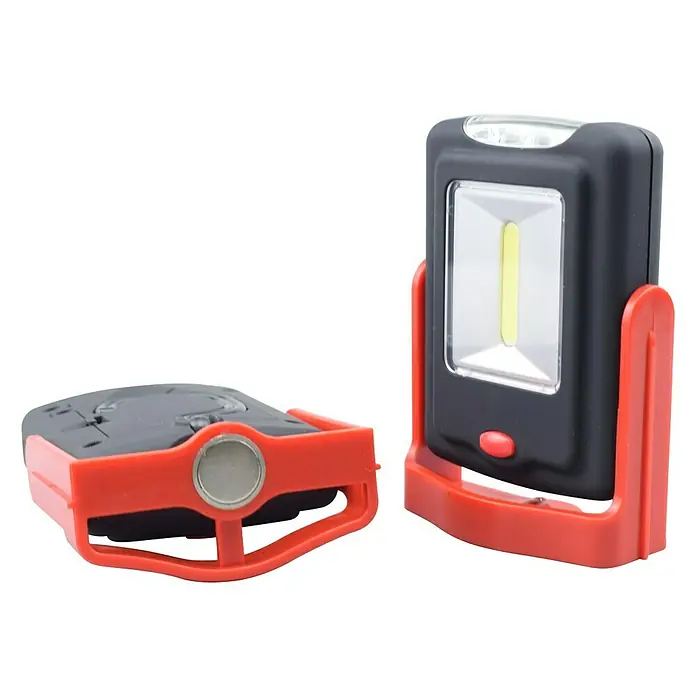BAUHAUS Mobiles LED-Licht - Schwarz/Rot, Höhe: 97 mm, IP20 - Zwei LED-Arbeitsleuchten mit rotem Gehäuse und schwarzem Körper für den Werkstatt- oder Heimgebrauch.