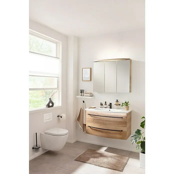 Camargue Swing K Badmöbel-Set BA3 - Gesamtbreite Badmöbel: 90 cm, Berg Eiche, Matt, 4 -tlg. - Helles Badezimmer mit Waschtischunterschrank aus Holz, Spiegelschrank und Toilette. Modernes Design für ein stilvolles Ambiente im Bad.