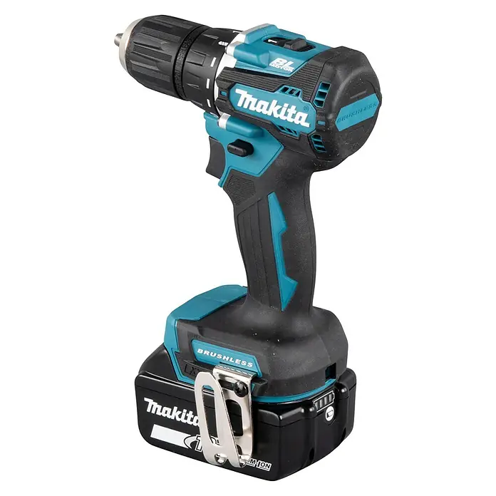 Makita LXT 18V Akku-Bohrschrauber DDF487RAJ - 18 V, 2 Akkus, 2 Ah - Bild einer Makita Akku-Bohrmaschine mit blaugrünen Akzenten vor einem schwarzen Hintergrund.