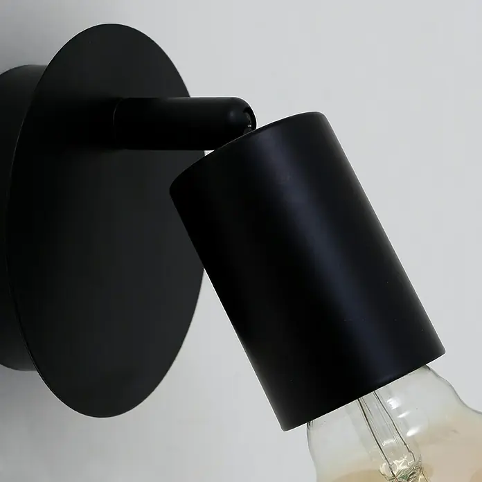 Briloner Pearl Aplique de pared redondo - 60 W, Ø x Al: 10 x 8 cm, Negro, Negro, E27 - Primer plano de una lámpara de pared negra con una bombilla, que muestra su diseño moderno y minimalista.