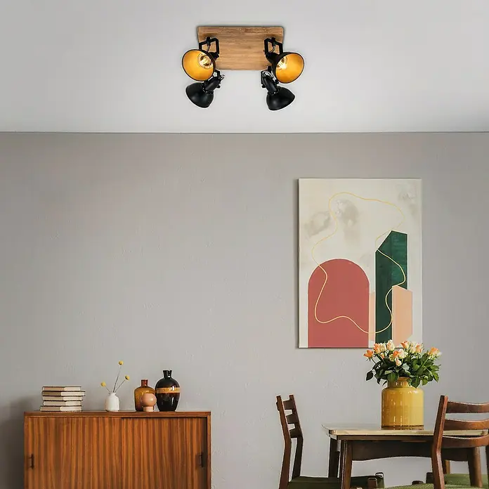 Briloner Barnim Regleta - 100 W, L x An x Al: 28 x 28 x 15,7 cm, Negro/Marrón, Negro/Dorado, E14, 4 ud. - Una lámpara de techo con cuatro focos negros montados en una tabla de madera, que añade un acento moderno e industrial.