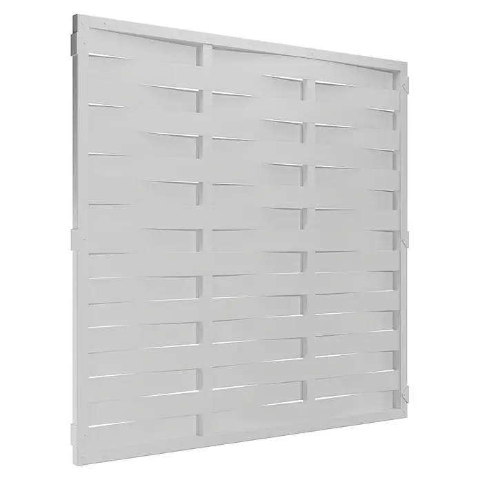 T & J Lightline Sichtschutzelement Lamellen - 180 x 180 cm, Weiß - Nahaufnahme eines weißen Sichtschutzzauns mit horizontalen Lamellen, ideal für Garten und Terrasse. Der Zaun bietet Privatsphäre und modernes Design.