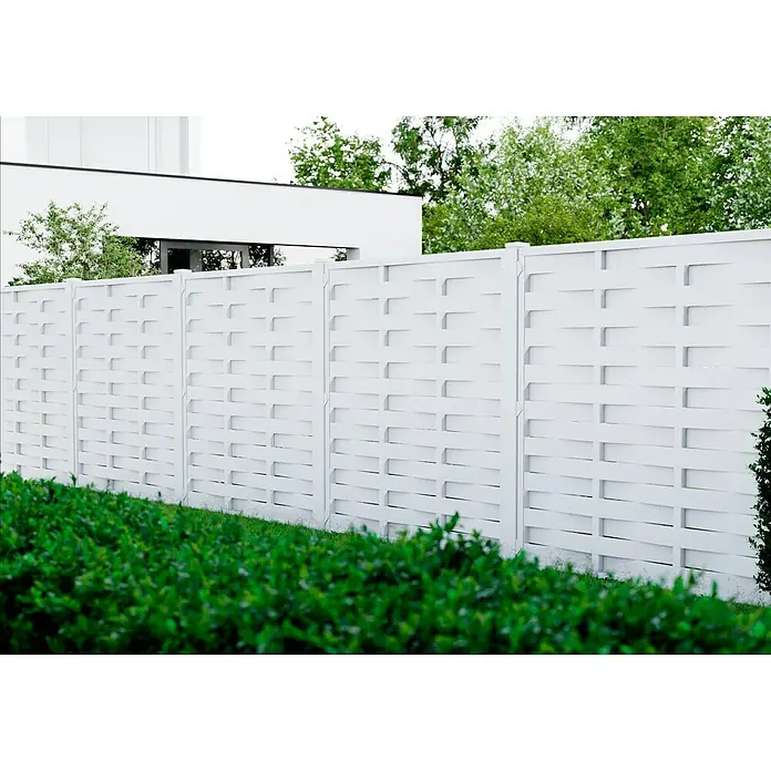 T & J Lightline Sichtschutzelement Lamellen - 180 x 180 cm, Weiß - Eine moderne, weiße Gartenzaun-Lösung mit dekorativem Webmuster, die Privatsphäre und Ästhetik vereint.