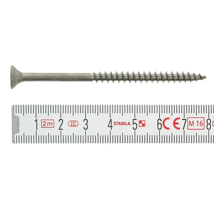 Profi Depot Spanplattenschraube A2 - Durchmesser: 5 mm, Länge: 80 mm, Edelstahl, TX für TORX-Antriebe, Teilgewinde, 75 Stk. - Ein einzelner Holzschraube, gemessen mit einem Zollstock. Die Schraube ist silberfarben und hat einen flachen Kopf.