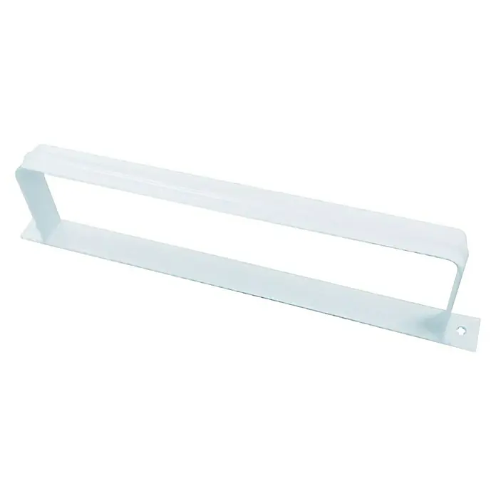 Abrazadera rectangular cerrada Tubpla - 100 mm, Blanco - Primer plano de un toallero de pared metálico blanco para una organización elegante del baño.