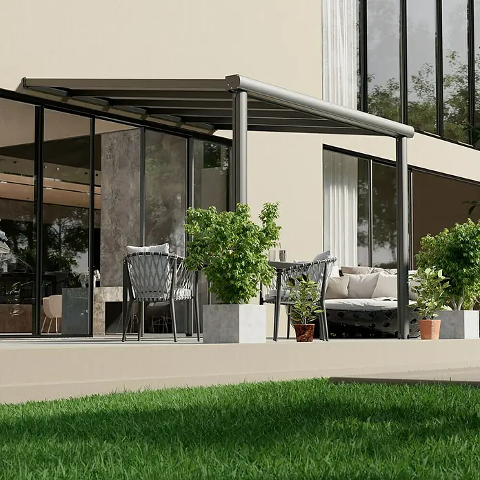 Gardendreams Terrassenüberdachung Comfort - B x T: 304 x 250 cm, Anthrazitgrau, Polycarbonat, Transparent - Eine moderne Terrassenüberdachung aus Metall mit klaren Linien und minimalistischem Design, die einen stilvollen Außenbereich schafft.