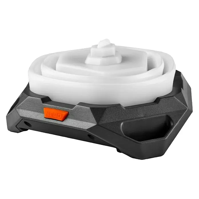 Nebo Tools Linterna Galileo Air - 12 x 12 x 11,8 cm, 40 lm - 1.000 lm, IPX4 - Primer plano de una lámpara NEBO con base geométrica gris y un difusor de luz blanco escalonado.