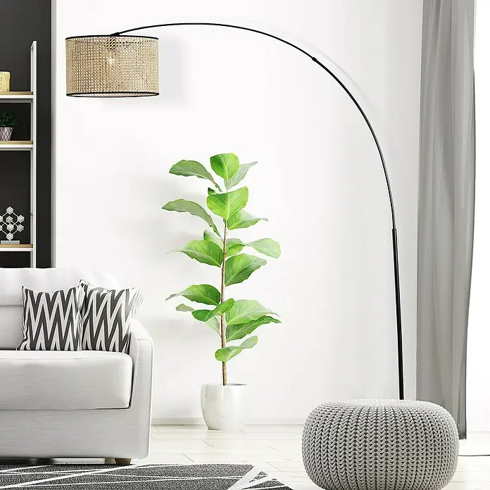 Brilliant Wiley Stehleuchte - 42 W, Höhe: 200 cm, Schwarz, E27 - Elegante Stehlampe mit einem gebogenen schwarzen Metallrahmen und einem geflochtenen Lampenschirm, die eine gemütliche Atmosphäre schafft.
