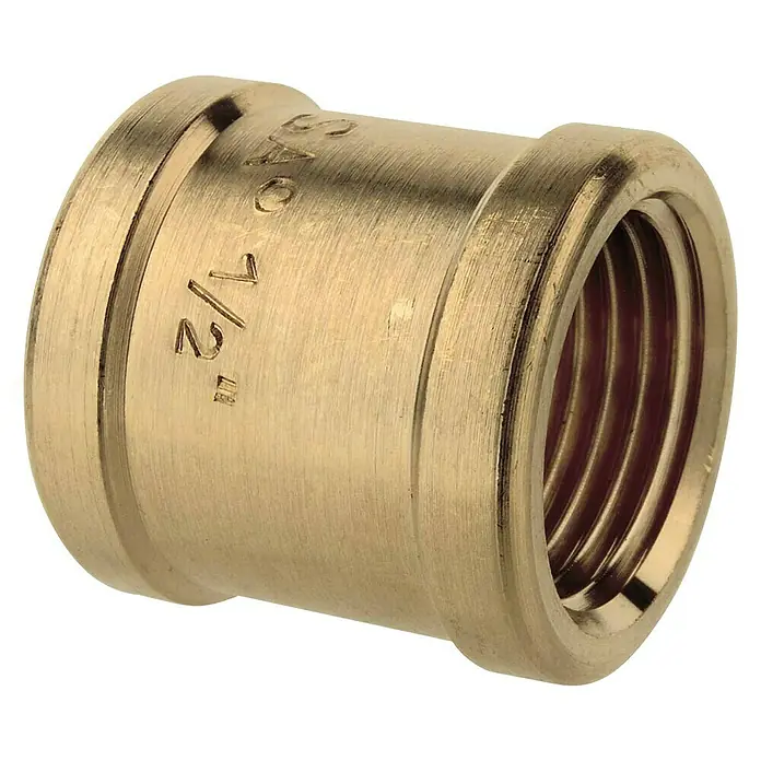 Muffe - ¾″, Messing, Blank - Messing-Reduzierstück mit Innengewinde, ideal für Sanitär- und Heizungsanwendungen, zeigt hochwertige Verarbeitung und Robustheit.