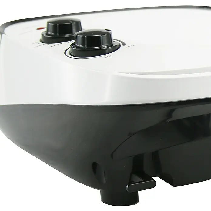 Voltomat HEATING Heizlüfter - 1.000 W - 2.000 W, Weiß, IP23 - Nahaufnahme einer schwarzen und weißen Küchenmaschine mit zwei schwarzen Drehknöpfen zur Einstellung der Heizstufen.