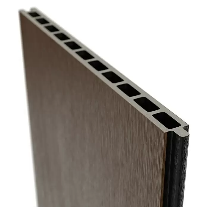 T & J Sichtschutzelement Elze - B x H: 179 x 30 cm, Teak - Querschnitt einer braunen Verbundplatte mit Holzmaserung, dunklem Hohlkern und Nut-Feder-Profil.