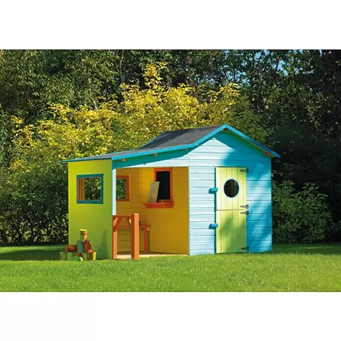 Soulet Spielhaus Hacienda - L x B x H: 243 x 125 x 175 cm, Holz, Natur - Lebhaftes, mehrfarbiges Kinderspielhaus in Blau, Gelb und Grün mit orangefarbenen Akzenten, draußen auf Gras stehend.