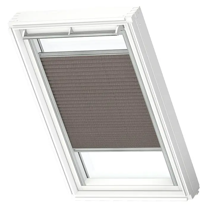 Velux Dachfensterplissee FHL Y47 1276S - Farbe: Mokka gepunktet - 1276S, Farbe Schiene: Aluminium, Manuell - Ein Dachfenster mit einem grauen Plissee-Rollo, das teilweise geschlossen ist, um das Licht zu filtern.
