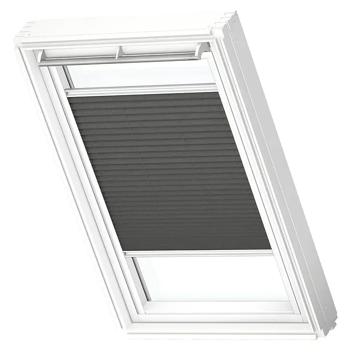 Velux Dachfensterplissee FHL SK08 1274SWLFarbe: Graphit - 1274SWL, Farbe Schiene: Weiß, Manuell - Nahaufnahme eines Dachfensters mit einem Rollo, das teilweise geschlossen ist und das einfallende Licht reguliert.