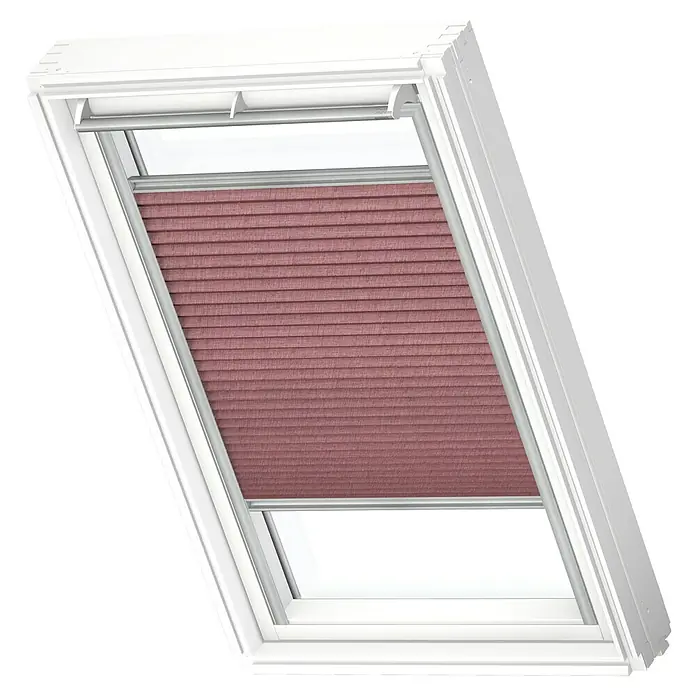 Velux Dachfensterplissee FHL M04 1279S - Farbe: Weinrot - 1279S, Farbe Schiene: Aluminium, Manuell - Nahaufnahme eines Dachfensters mit einem roten Plissee-Rollo, das teilweise geschlossen ist, um Licht zu filtern und Privatsphäre zu gewährleisten.