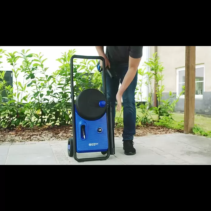 Nilfisk Hidrolimpiadora de alta presión CORE 150 PC - 150 bar, 2.000 W, Capacidad de bombeo: 468 l/h - Nilfisk Core 150 High Pressure washer storage