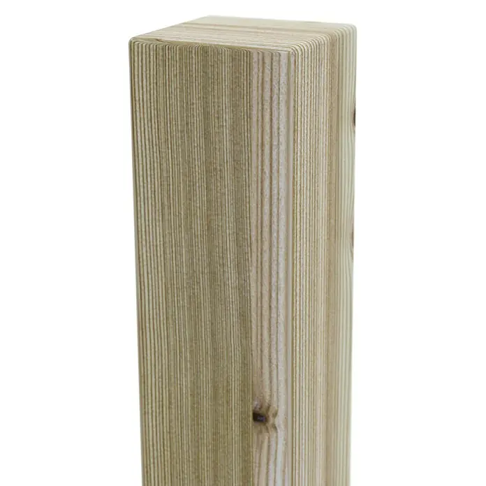 T & J Pfosten - Länge: 9 cm, Grün - Ansicht eines einzelnen quadratischen, hellbraunen Holzpfostens mit abgerundeten Kanten und einer gut sichtbaren Holzmaserung.