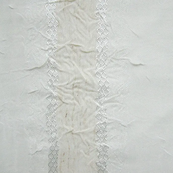 Elbersdrucke Schlaufenschal Casa - B x H: 140 x 255 cm, 80 % Polyester, 20 % Leinen, Beige - Nahaufnahme eines weißen Stoffes mit dekorativen Details, der eine elegante Textur und ein feines Muster aufweist.