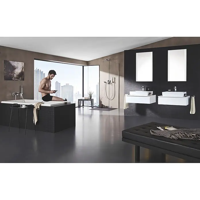 Grohe Eurocube Waschtischarmatur M-Size - Mit Zugstange, Chrom, Glänzend - Elegantes Badezimmer-Interieur mit Badewanne, Doppelwaschtisch und moderner Dusche für ein luxuriöses Ambiente.