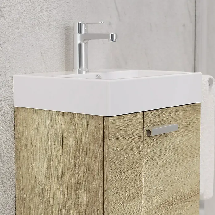 Artysan Conjunto de mueble de baño Mini - Ancho: 45 cm, Nature, Apertura en dos puertas, 3 pzs. - Primer plano de un tocador moderno con gabinete de madera y lavabo blanco, con grifo cromado.